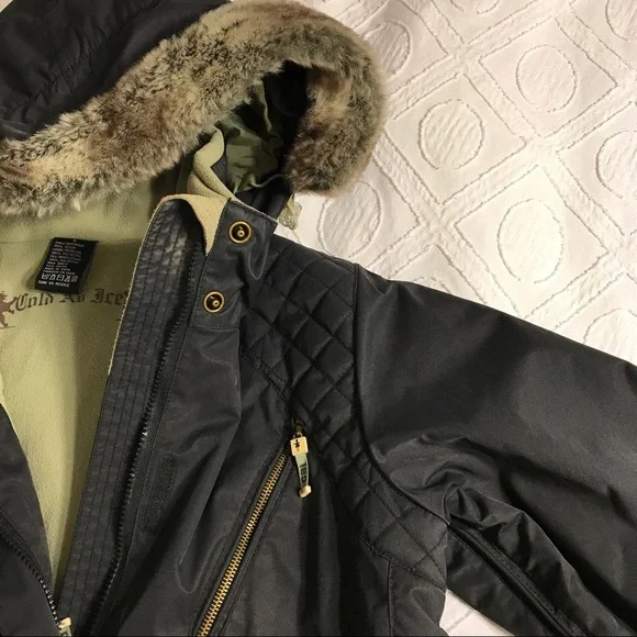 Black Snowboard Jacket: Cold as Ice! - Picture 3 of 3